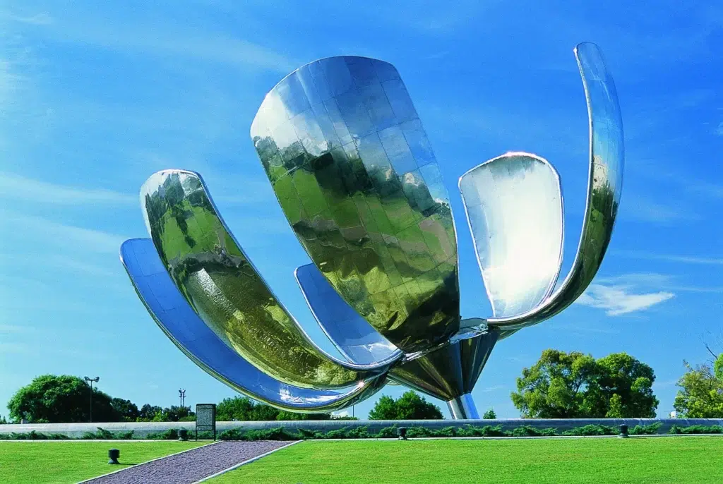 Floralis Genérica y Hoteles de Recoleta Palermo Buenos Aires